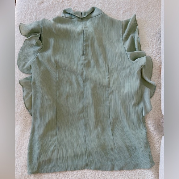 Ruffled Sleeveless Blouse with Bow Detail – Fully Lined, Soft Sage Green, Size L - Picture 3 of 5
